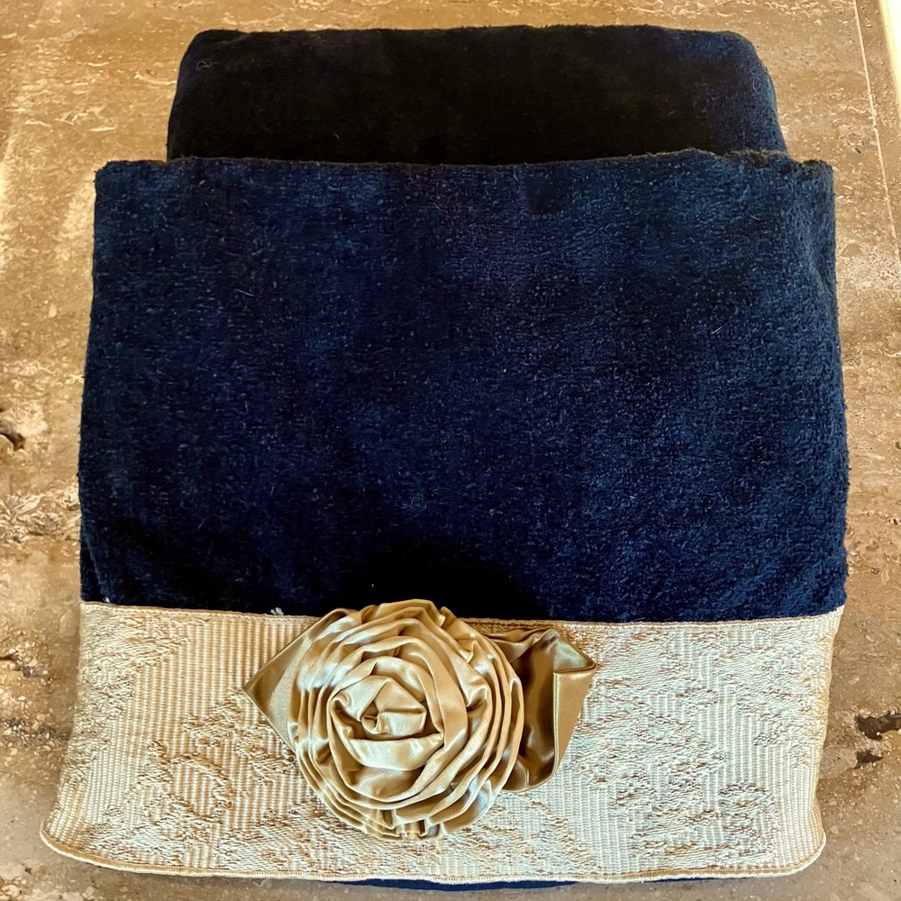 Avanti Bath and Hand Towel - Black/Gold Rosette 100% Cotton Set of (5)